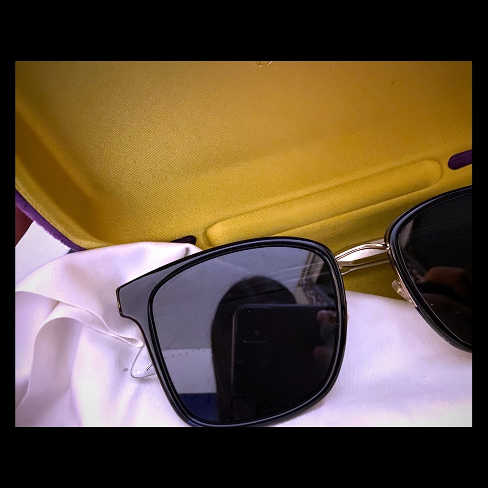 Black and gold square shaped Gucci glasses w/case
